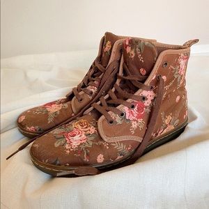Dr. Marten Brown Victorian Floral Shoreditch Canvas Boots